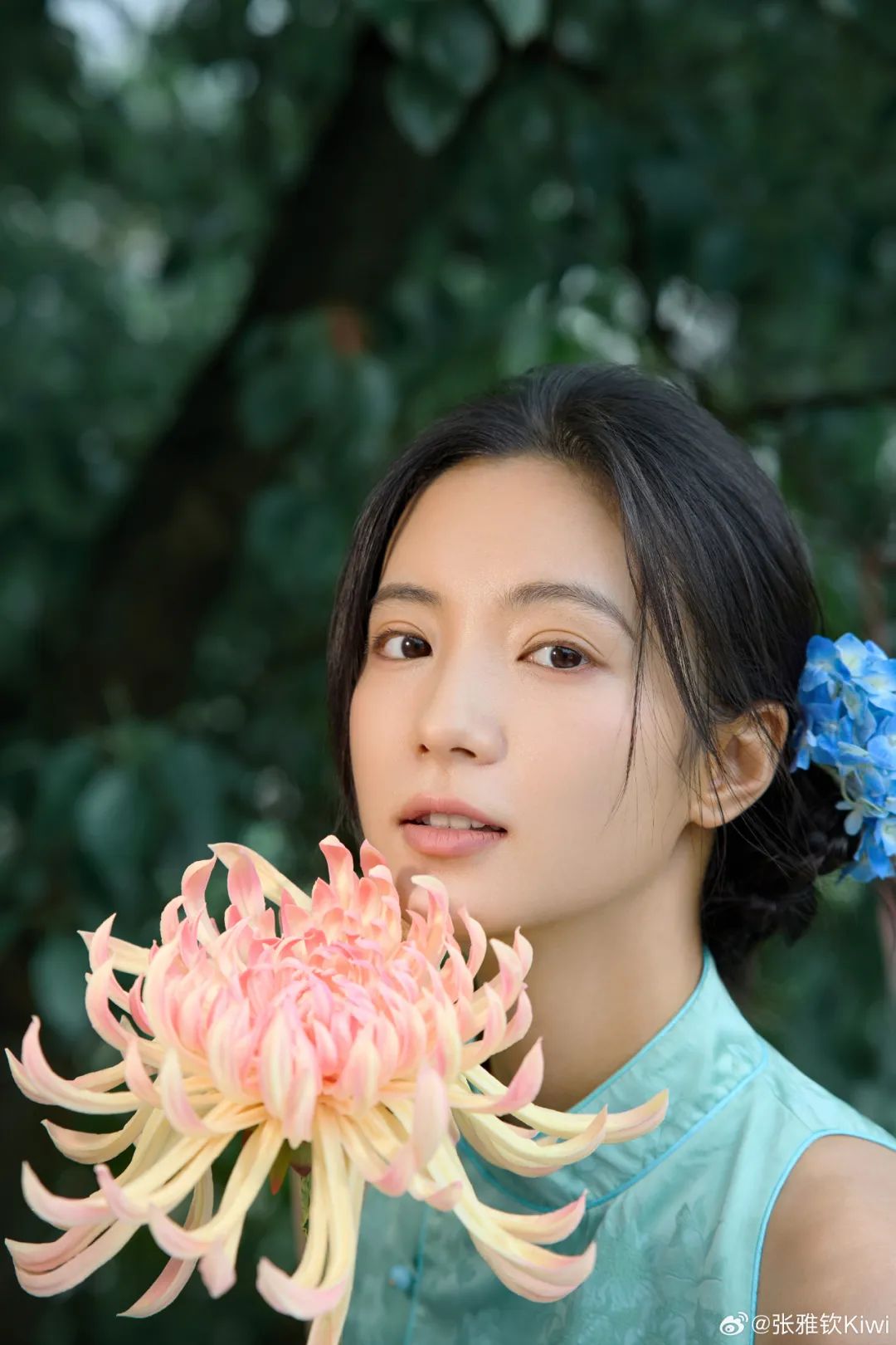 张雅钦说杨紫吃火锅都在对台词,“边吃火锅边对台词”！29岁女演员张雅钦分享与杨紫拍..
