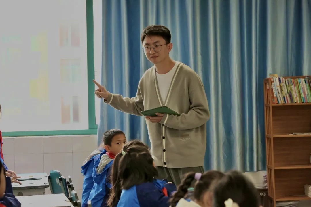 英文教知识学新老师怎么样_英文教知识学新老师好吗_老师教我们学新知识英文