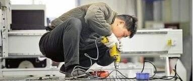 公司怪象：干的干，混的混，混的给干的提意见