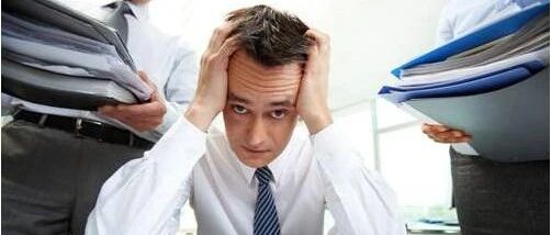 上司忙死，下属闲死，这是谁的错？