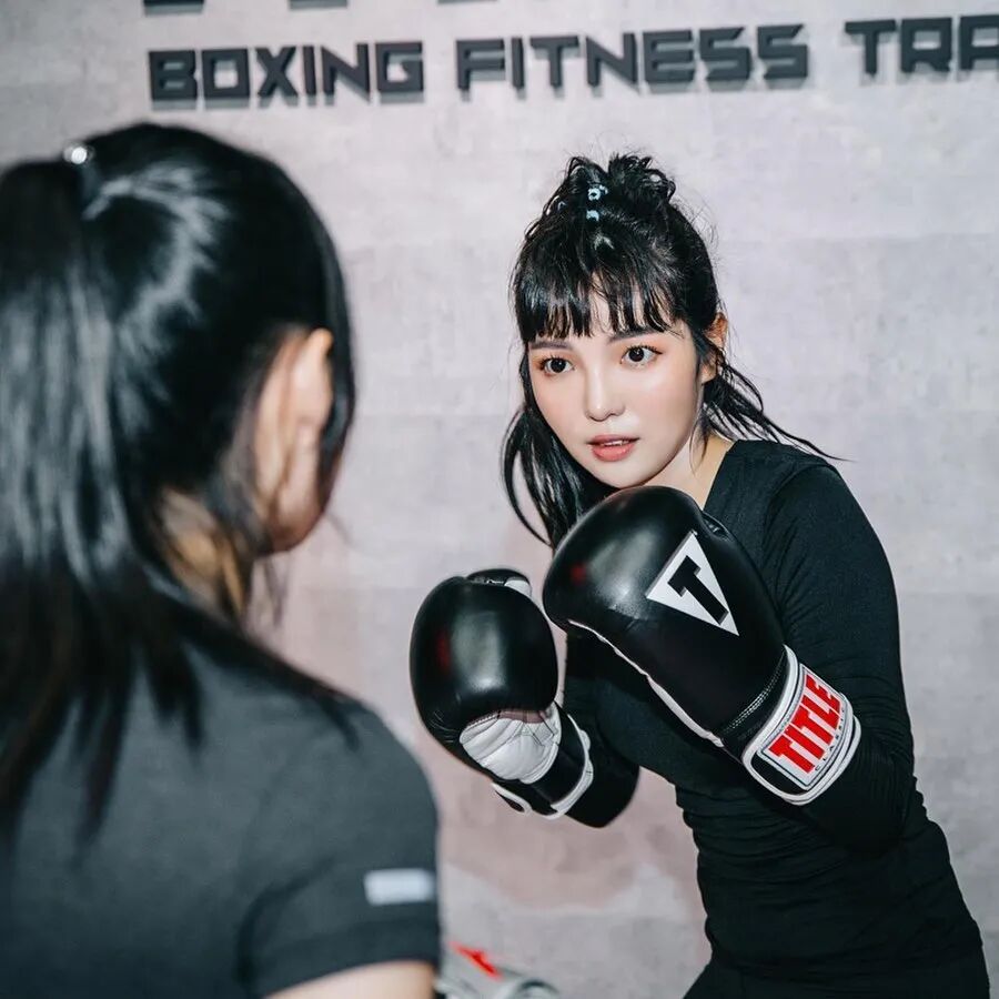 【美女】27岁女主持“柯基臀”太诱人，引发无数网友疯狂舔屏（组图） - 24