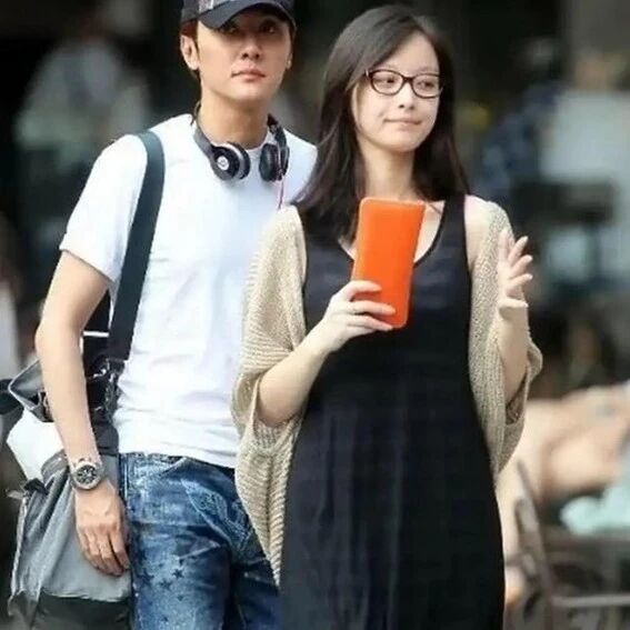 倪妮和冯绍峰年轻的时候,冯绍峰那时候真帅啊.