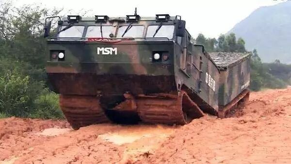 战斗民族的越野车不算什么！这国产的巨兽分分钟让它叫爸爸。。