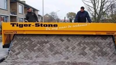 老外发明马路打印机，每天铺砖500平方米，修路工饭碗不保了？