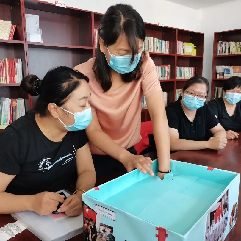 【林山寨街道社工站】惊喜盲盒拆拆拆，共享开心一刻 —为抗疫一线工作人员减压