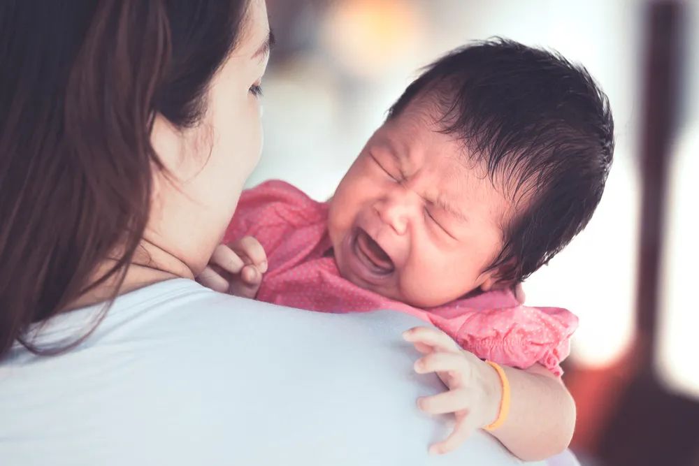 寶寶從床上、餐椅墜落，你第一步就做錯了！牢記這5步，一步都不能少 親子 第9張