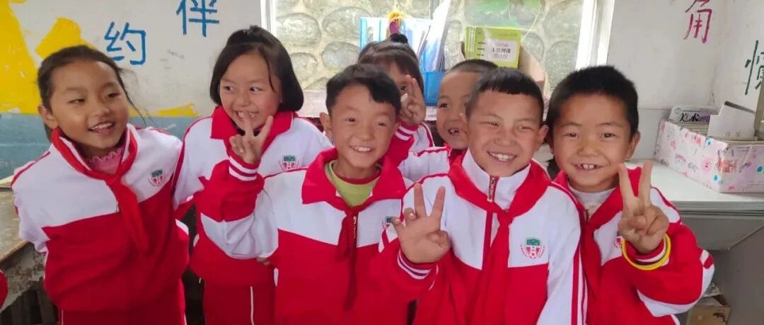 为230个孩子圆了“校服梦”