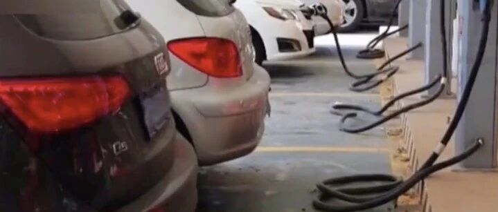 8小时车程，花了16小时！有人都到家了，有人还在高速上充电...