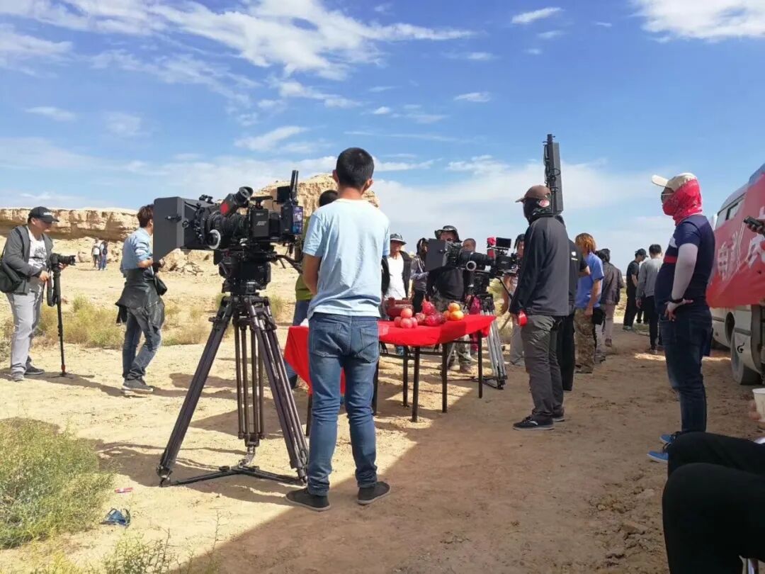 《灰姑娘2021电影下载》在线完整免费观看（手机版）【1080P高清国语版】完整资源已完结