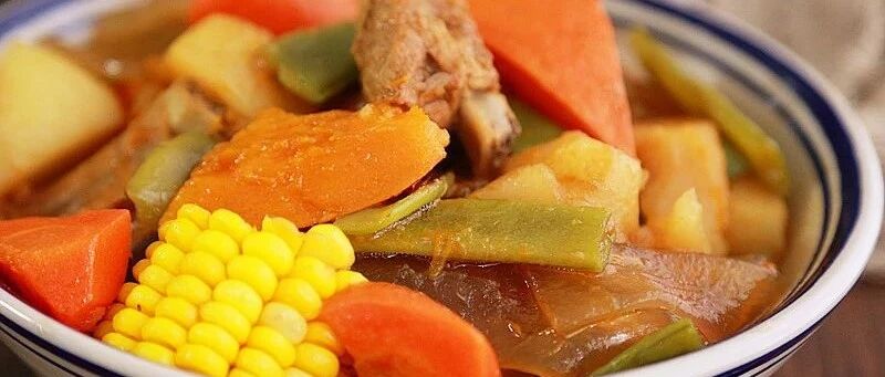 很随意的一道菜，一到冬天，就想炖一锅，吃完热热乎乎的