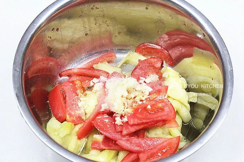 茄子蒸多长时间就熟了_微波炉蒸茄子用什么蒸_蒸食品时尚先熟还是下笼先熟