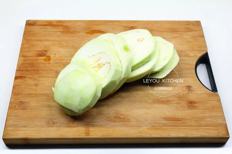 微波炉蒸茄子用什么蒸_蒸食品时尚先熟还是下笼先熟_茄子蒸多长时间就熟了