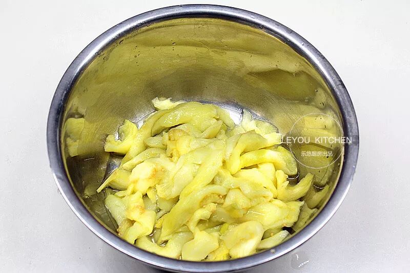 微波炉蒸茄子用什么蒸_蒸食品时尚先熟还是下笼先熟_茄子蒸多长时间就熟了