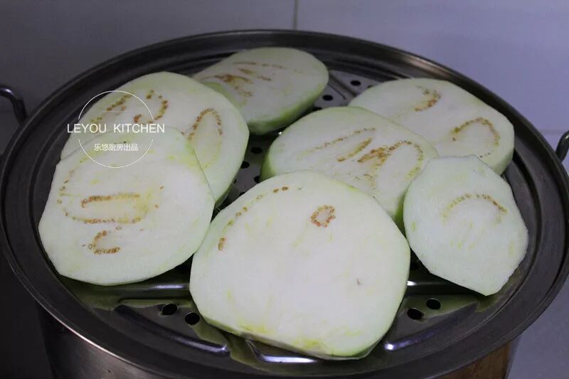 微波炉蒸茄子用什么蒸_茄子蒸多长时间就熟了_蒸食品时尚先熟还是下笼先熟