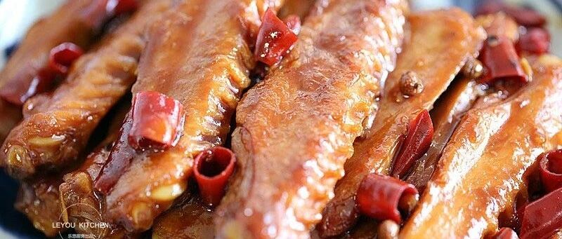 很少买卤味，馋的话在家煮一锅，几步就好，比买的还香~