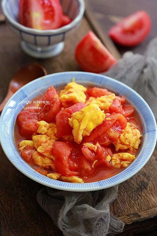 



没放一滴油的西红柿炒鸡蛋，更适合减肥时吃！
