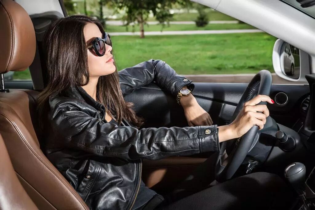 开车戴墨镜耍帅可以但前提是你得选择正确的墨镜