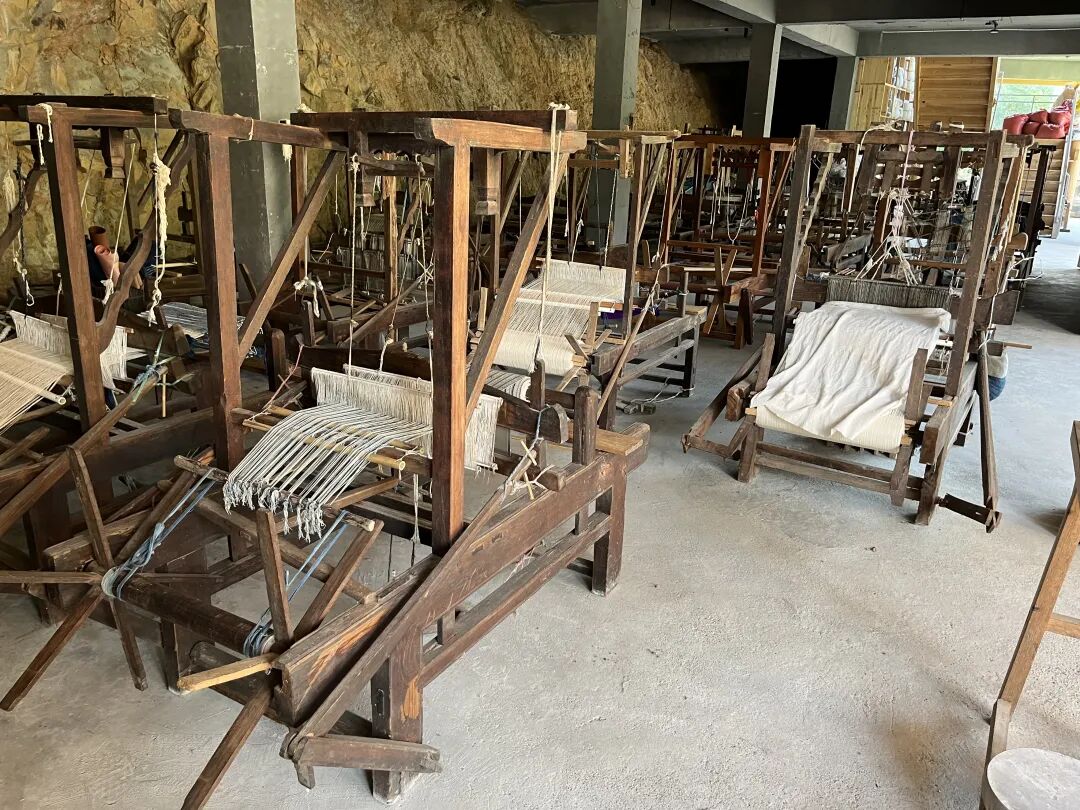 山河弦歌丨猪圈改染坊,她复活了雪藏千年的侗布