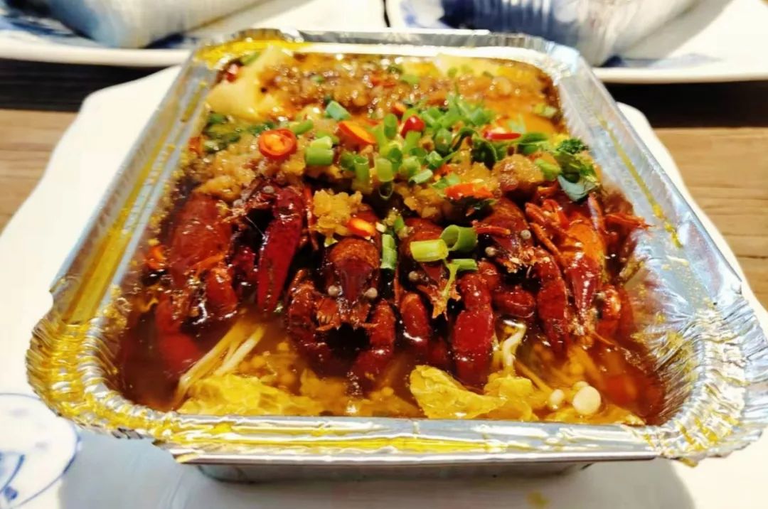 盛夏小美好，“酒要与你在一起”隐匿在台儿庄古城里的酒馆—东隅小馆