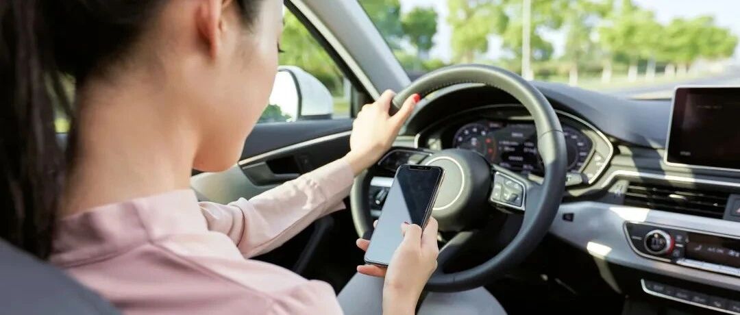 不怕一万就怕万一！这些驾驶行为，随时让你车毁人亡！