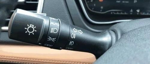 “虚线变道”也违章？​犯了这3种情况，12分不够扣！