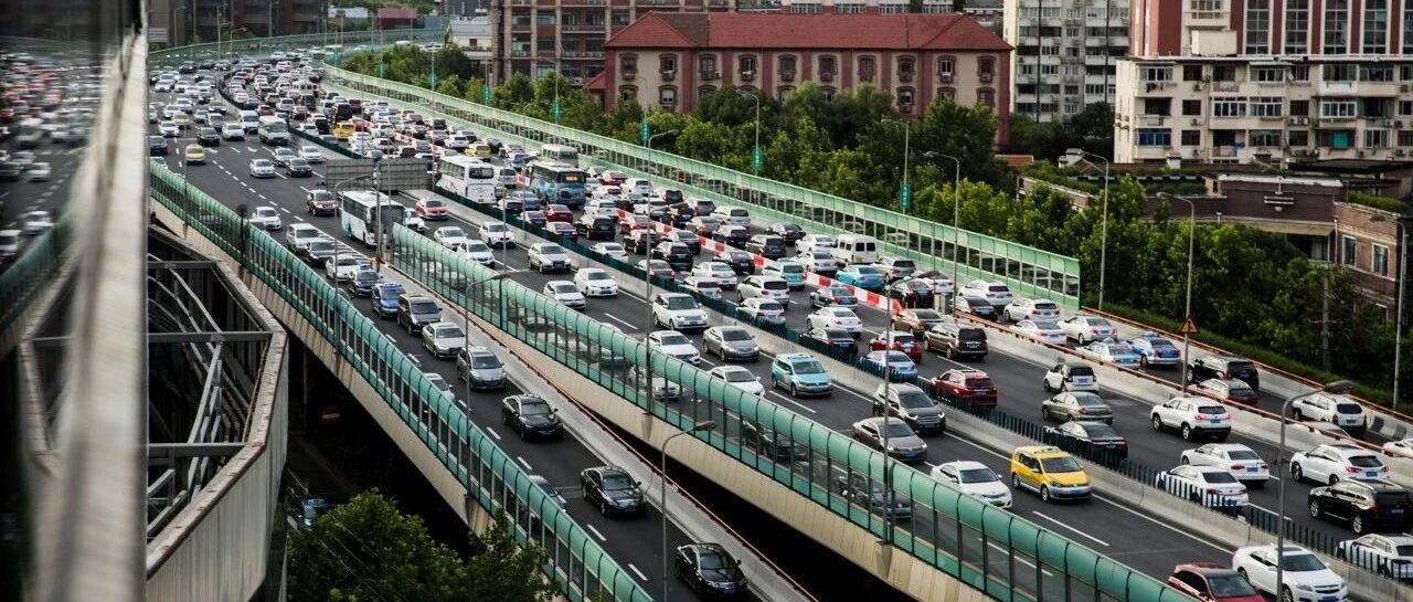 国庆在高速堵了20个小时、返程被追尾后，我想和大家聊聊...