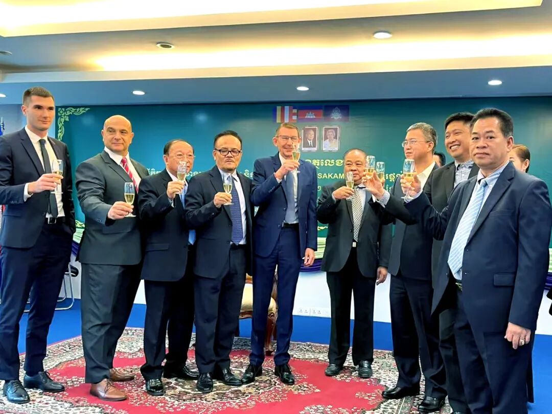 滨海机场投资有限公司与SAKAM安保公司正式签署合作协议