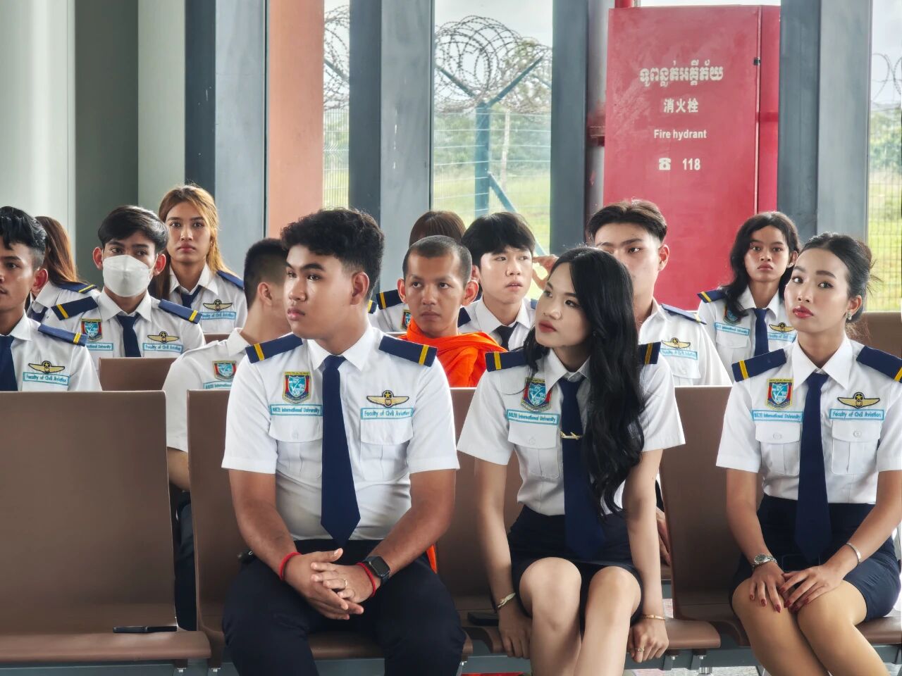 贝尔泰国际大学民航学院67名学生赴七星海国际机场开展专业实践学习