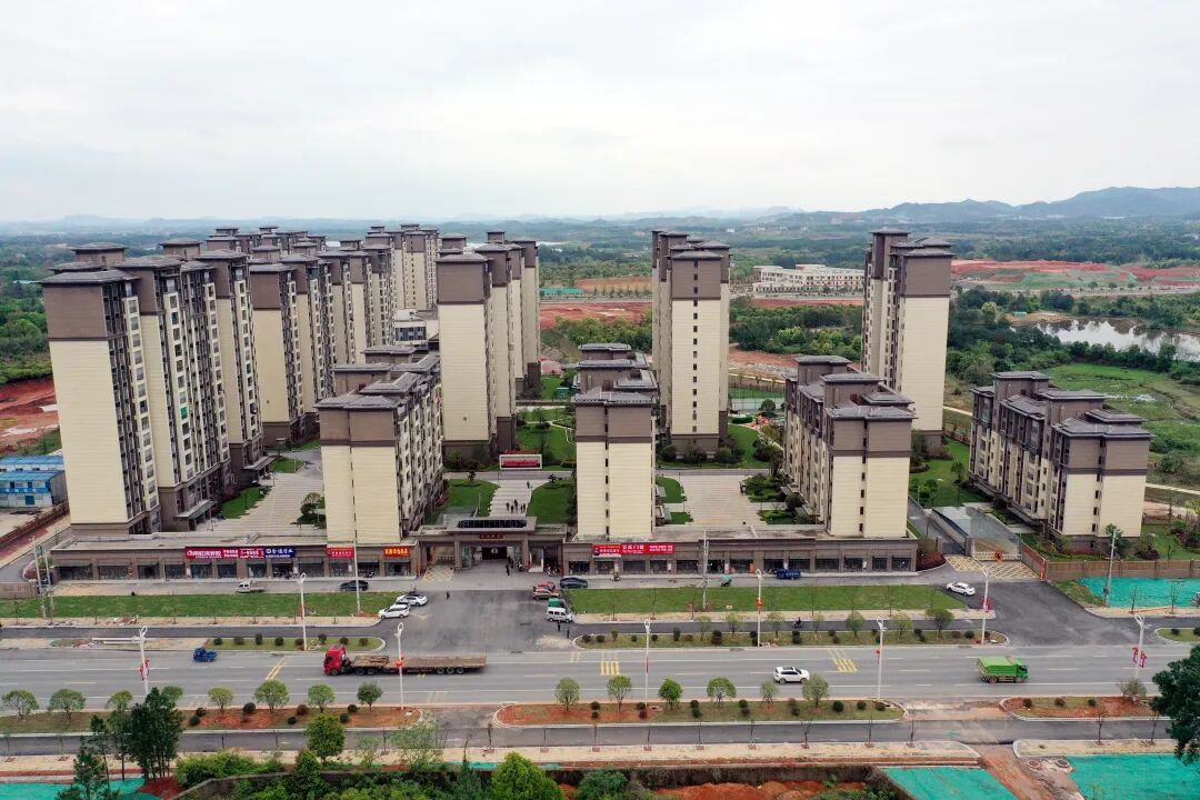 "近日,刚搬入江西省抚州市东临新区核心区安置房小区的李小芸说.