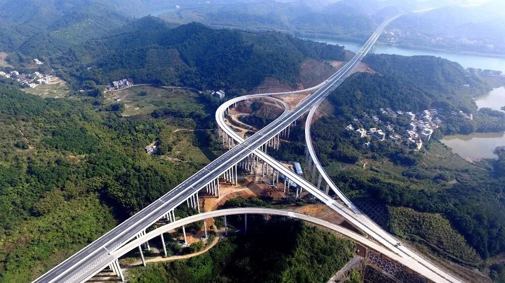 全国仅有的四人广宁占一人广宁这位司机开车35年竟无违章安全行车公里