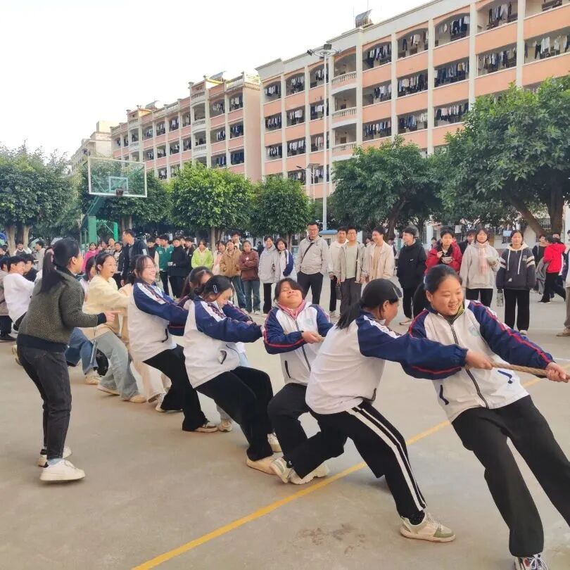 共赴体育盛宴共享健康快乐梧州市龙圩中学举办首届体育节