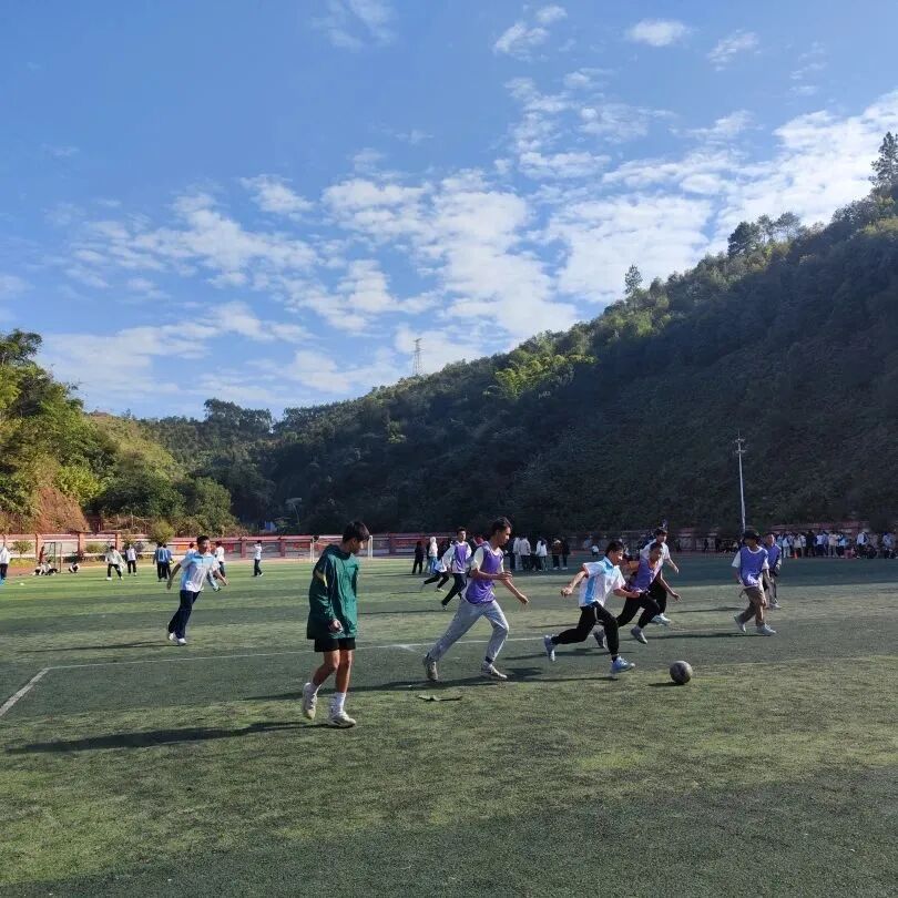 共赴体育盛宴共享健康快乐梧州市龙圩中学举办首届体育节