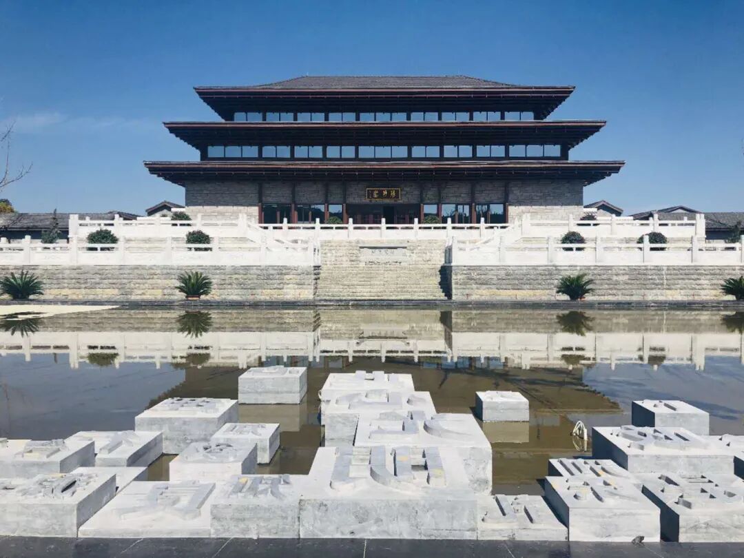 龙冈书院有一个很大很大的讲台