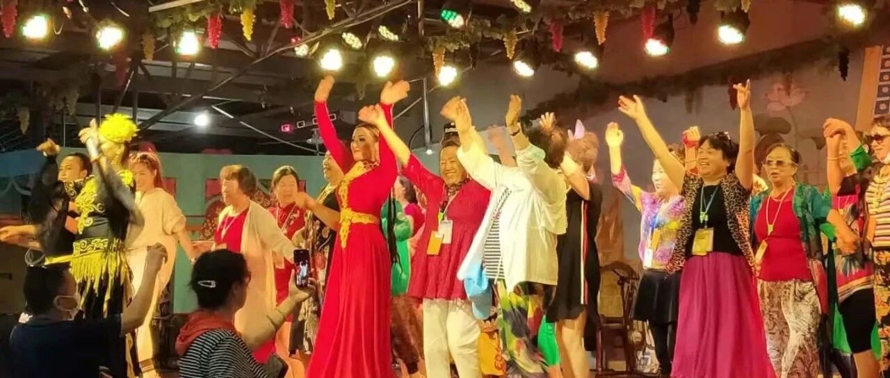 葡萄、蟠桃、哈密瓜“保甜”！莫高窟、火焰山都“玩遍”！ 最美时节，跟生活报去新疆玩儿