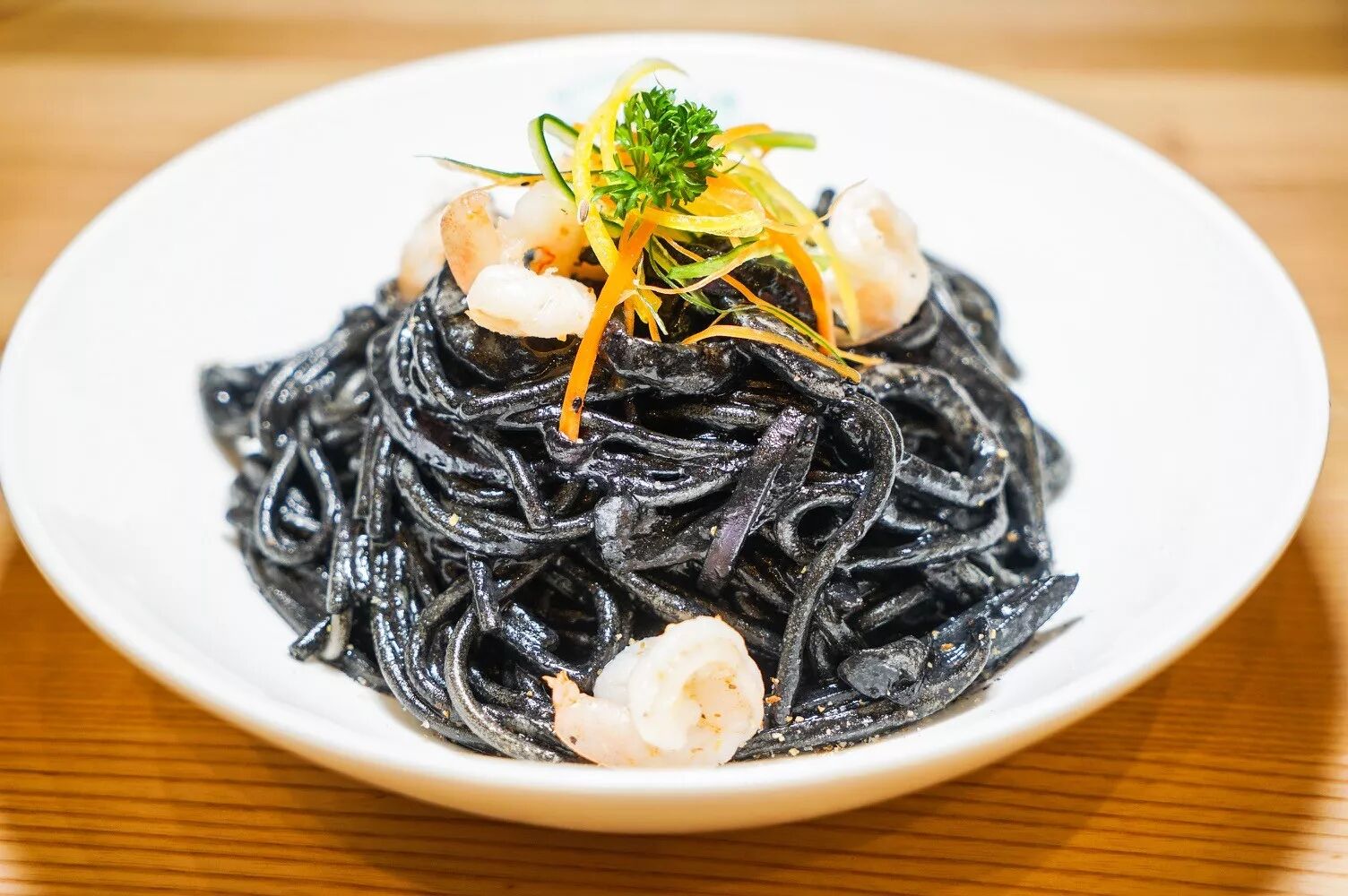 全城最抵特色牛角包唔食唔舒服招牌墨鱼汁意粉吃到你变乌嘴狗也甘愿