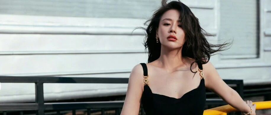 马思纯分手,全网欢呼:她终于活成了所有女孩该有的样子