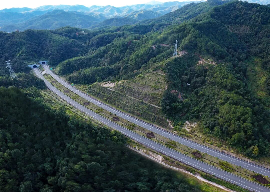 境内有高速公路3条,国道2条(g357,g235),省道1条(s318),普通铁路1条