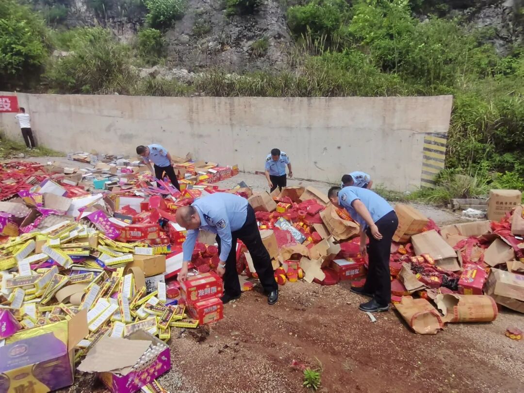 "打非治违"出重拳——都匀市应急管理局集中销毁5000