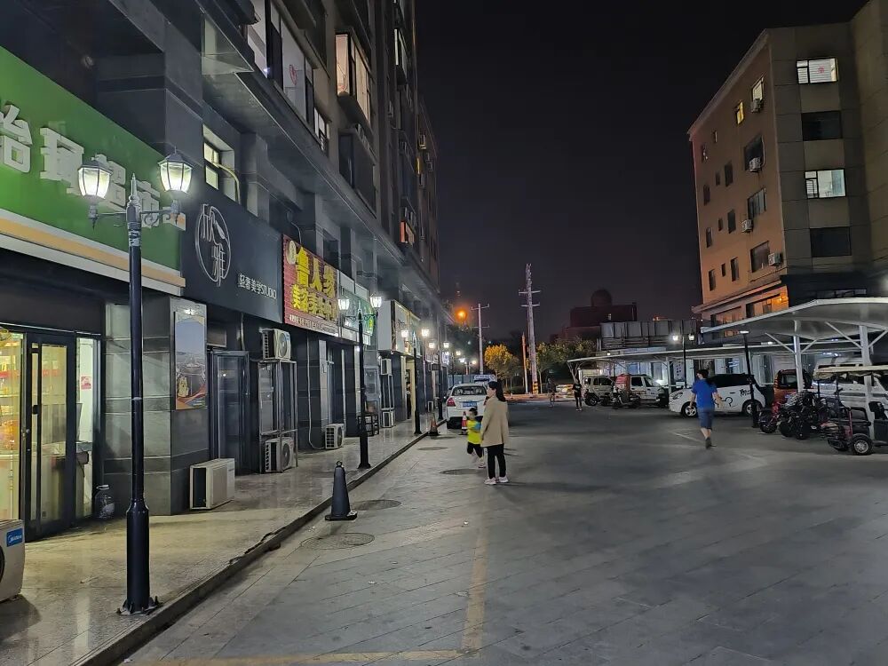 滨城区彭李街道小小路灯点亮创城路