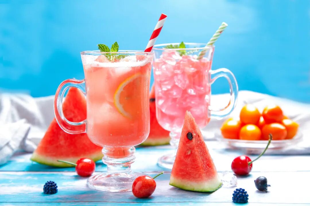 夏天爱喝冰饮一时爽肠胃受不了咋办怎样吃才不伤身