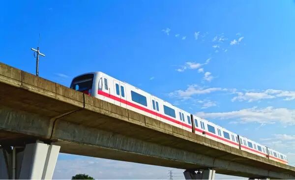 四号线低涌站是广州少见的露天轨道