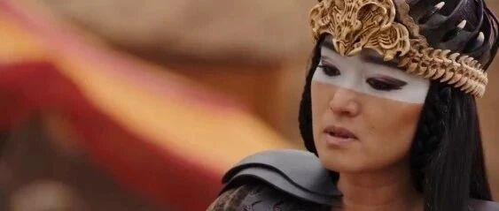 《花木兰》上映，巩俐却被热捧：55岁的她，到底怎么学好的英语