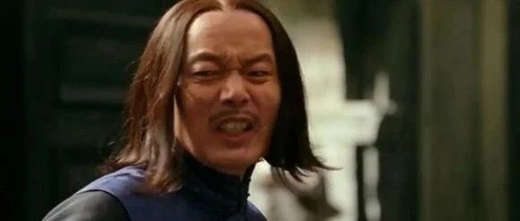 你在酒桌上拼命劝酒的样子，真让人讨厌！