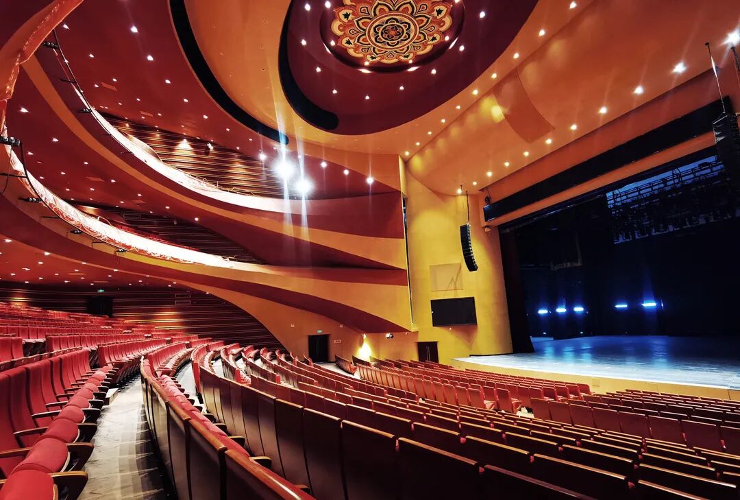 珠峰大剧院世界第三极的艺术明珠