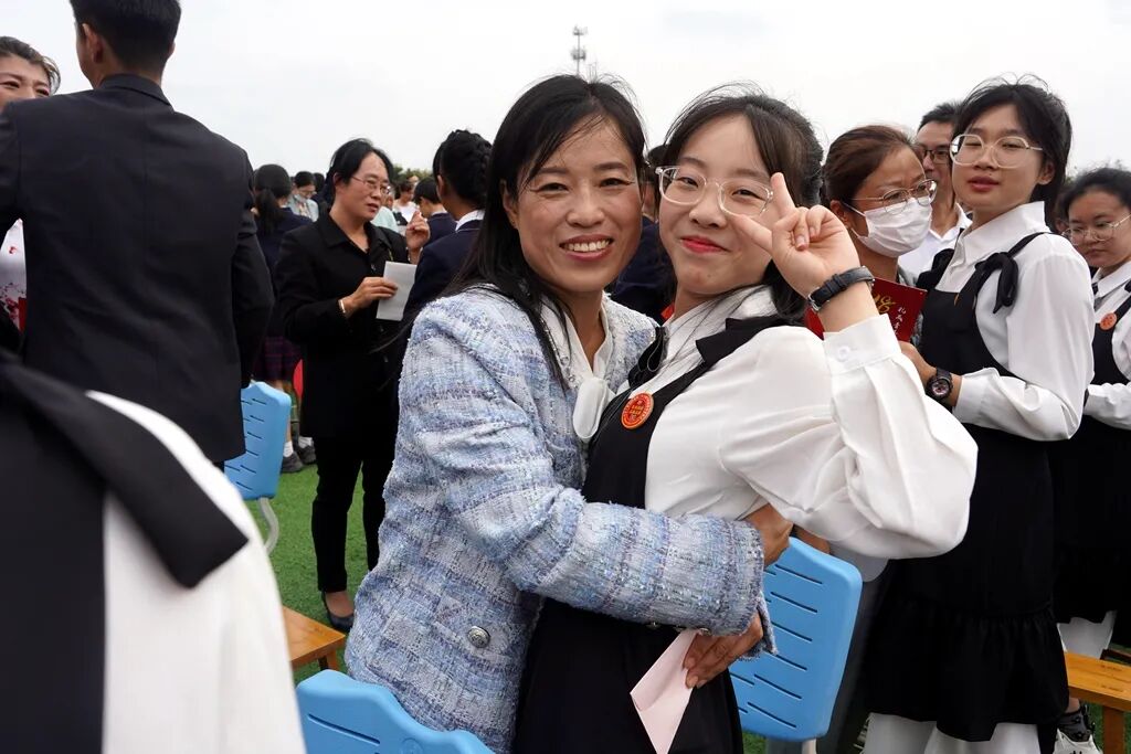 礼成青春志赢未来牟平一中2019级学子成人礼暨高考誓师会