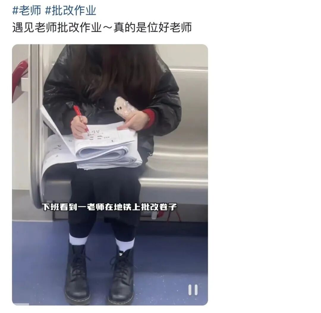 中式“校园战袍”穿上原地变老30岁！“00后”老师爱不释手：穿上超级加“辈”