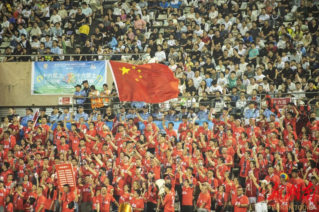 “硬钢到底”：从湘超赛场解读娄底精神