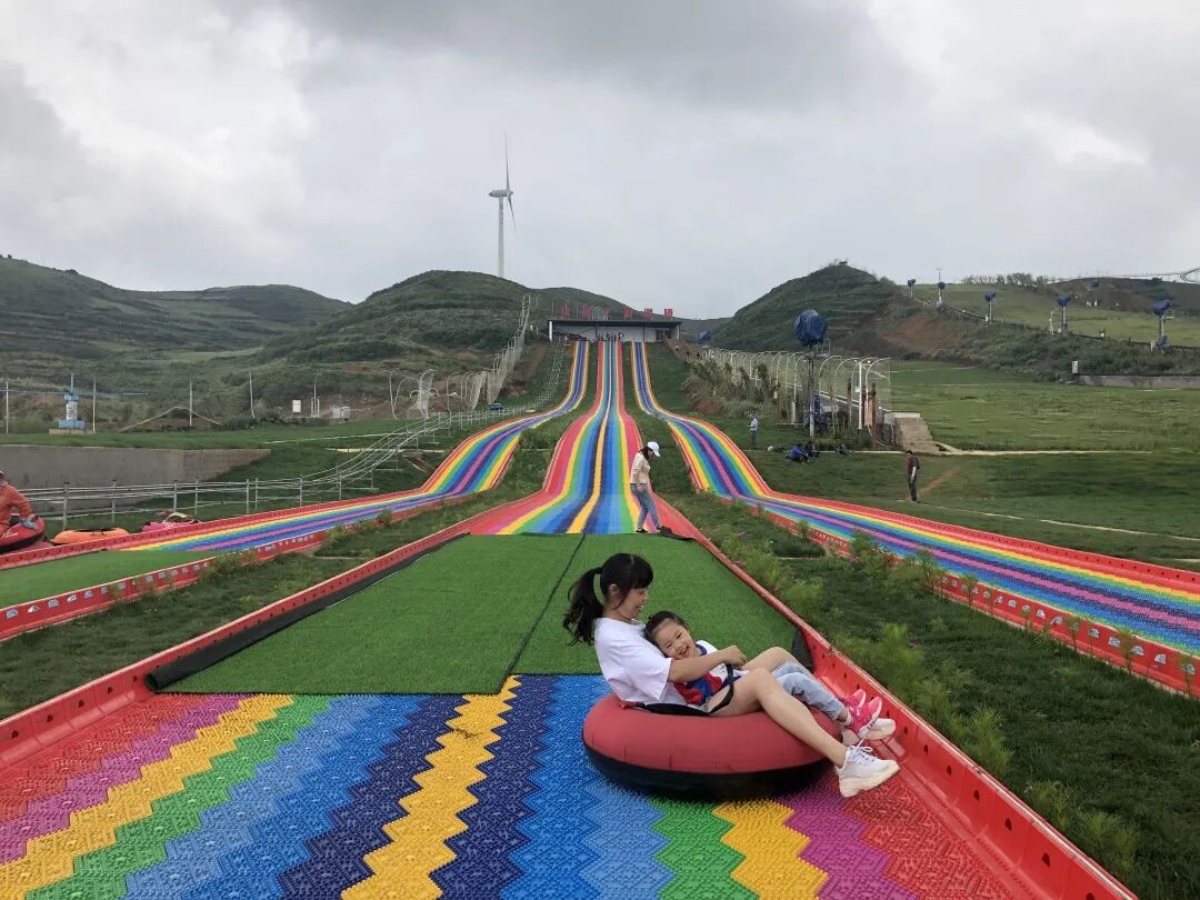 ����ˮ�����һ�ѩ��ͣ��