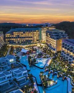 富国翡翠湾高级公寓-雅高集团管理·标准特大床房（带阳台） 2晚