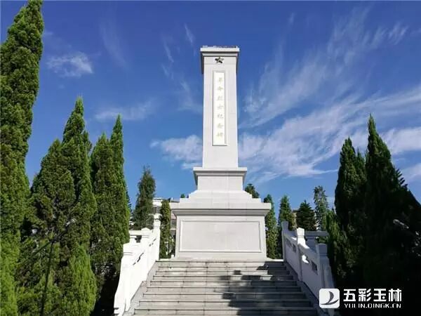 今天(9月30日)上午,玉林市在人民公园革命烈士纪念碑前举行公祭烈士